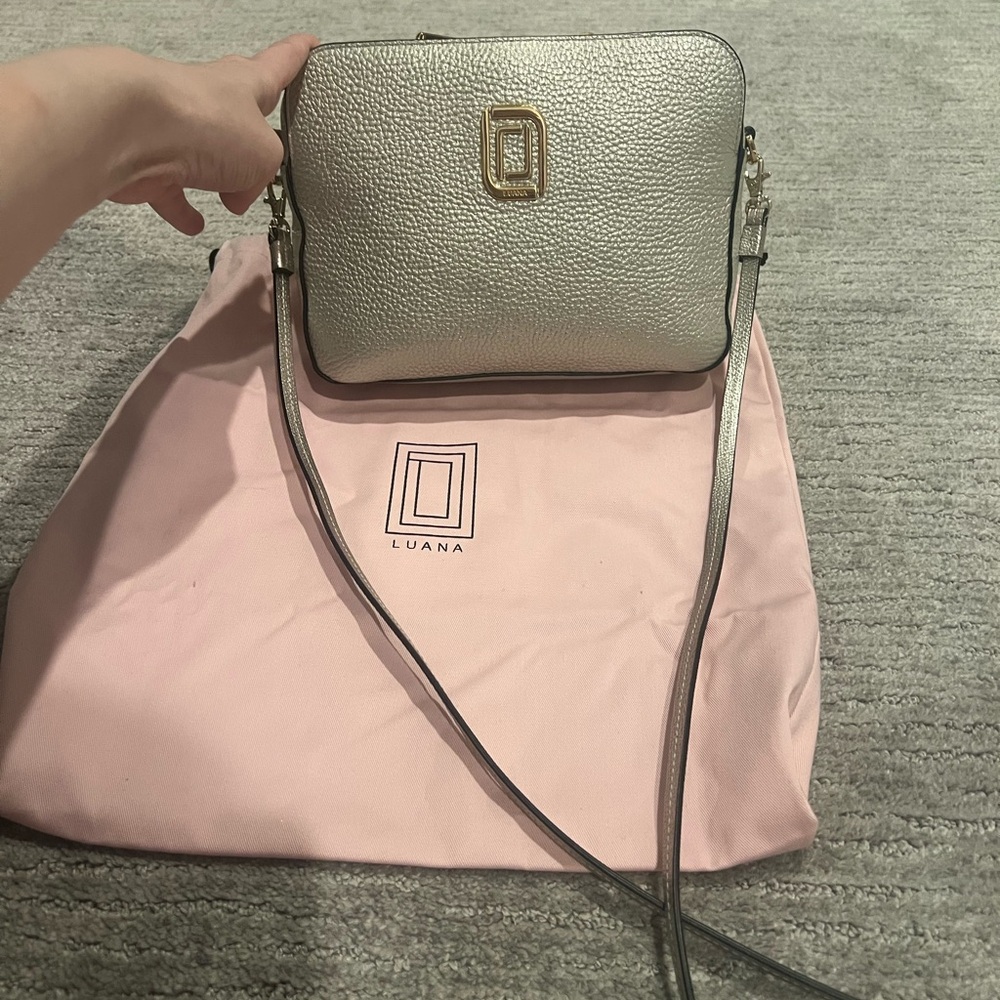 Luana Italy Womens Metallic Grain Leather Double L Camera Handbag Silver - Picture 13 of 15